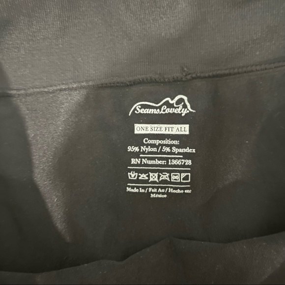 Seams Lovely One Size Fits All Seamless Black Moro Style Leggings - Picture 4 of 4